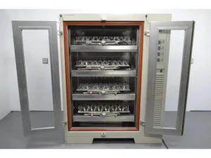Kuhner ISF4-X Incubating Incubator Shaker with Temperature and Humidity Control, 4 of 12