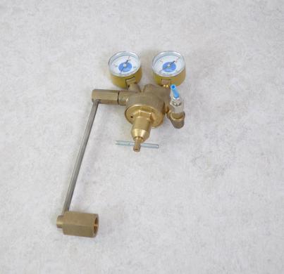 CO2 Pressure Regulator with Dual Gauge for Mixed Gas Supply-cover