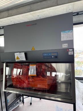 Thermo Fisher HeraSafe 2025 1.5 Class II Microbiological Safety Cabinet, 1600x780x627 mm-cover