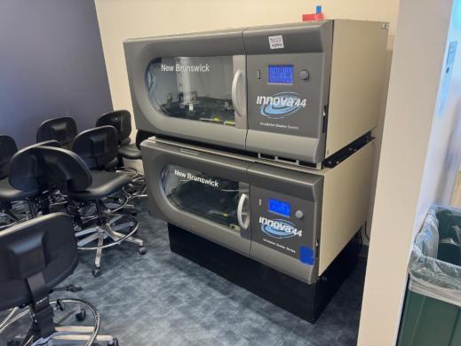 New Brunswick Innova 44 Double Stack Orbital Incubator Shaker System-cover