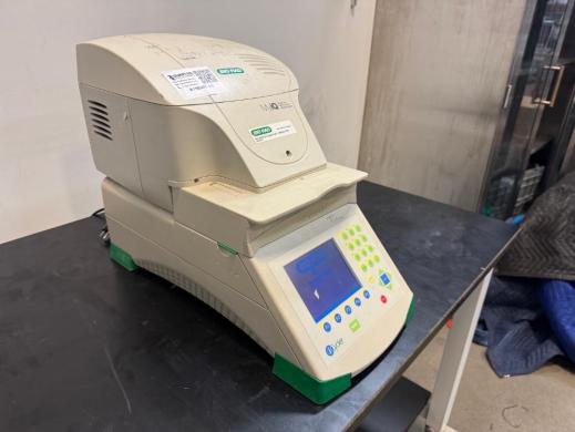 Bio-Rad iCycler Thermal Cycler with MyiQ Single-Color Real-Time PCR Detection System-cover