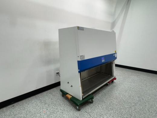 Across International BC-6F 6-Foot Class II Type A2 Biosafety Cabinet with UV Sterilization and Digital Control-cover