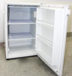 Summit FS60M-L 5.0 cu.ft. Manual Defrost Upright Freezer, 22-inch Width, 3 of 9