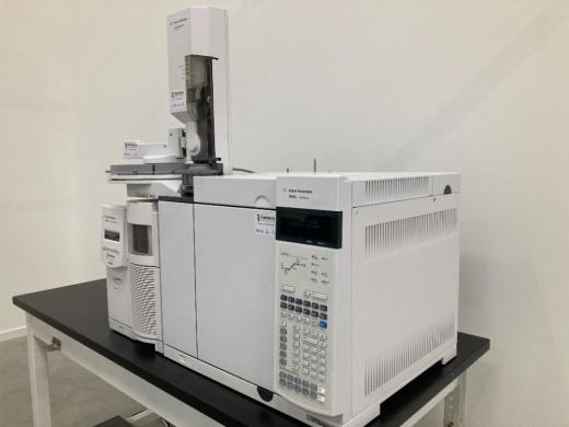 Agilent Technologies 7890A SSL with 5975C Inert XL EI/CI Mass Selective Detector GC/MS System with Autosampler and Pfeiffer Duo 2.5 Roughing Pump-cover
