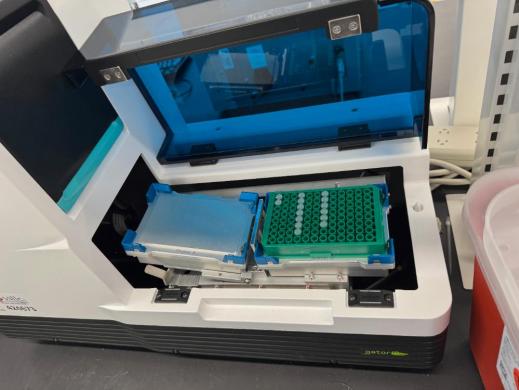 Gator Bio Gator Prime Label-Free Biomolecular Interaction Analyzer with Fiber Bundle Detection-cover