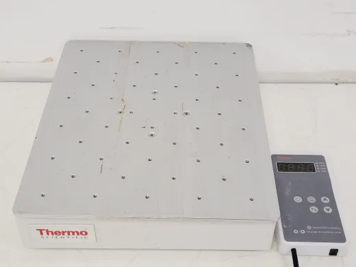 Thermo Scientific MaxQ 2000 CO2 Plus CO2 Incubator Shaking Table