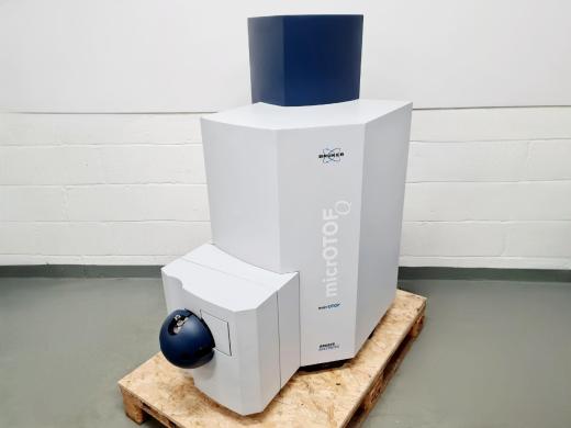 Bruker micrOTOF-Q Time-of-Flight Mass Spectrometer-cover