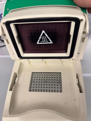 Bio-Rad T100 96-Well Block Thermal Cycler with Touchscreen Interface for PCR-cover