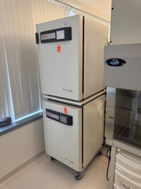 Thermo Scientific Heracell Vios 160i Doublestack CO2 Incubator for Cell Culture-cover