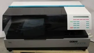 Roche cobas 4000 Benchtop Clinical Analyzer, 2 of 3