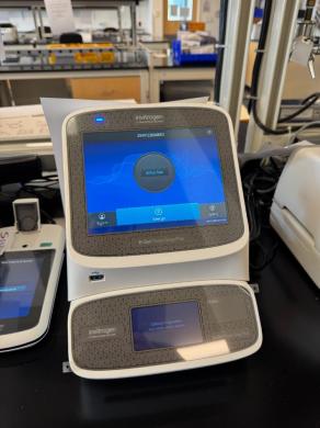 Invitrogen E-Gel Power Snap Plus Electrophoresis System with Integrated Camera-cover