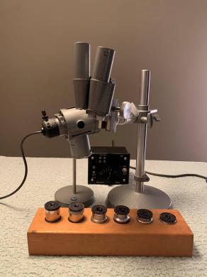 Leitz Stereo Microscope-cover