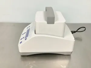 Eppendorf ThermoMixer FP Digital Microplate Incubator Shaker with Precise Temperature and Speed Control, 3 of 10
