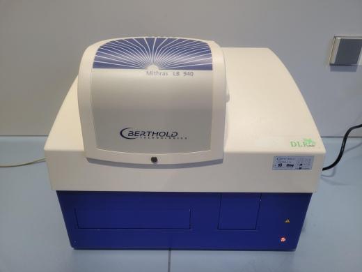 BERTHOLD TECHNOLOGIES MITHRAS LB 940 Multimode microplate reader-cover
