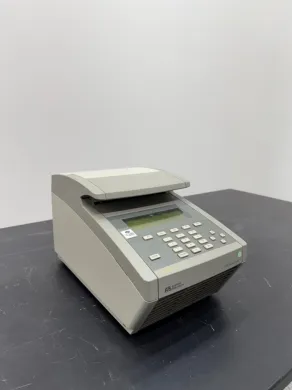 Applied Biosystems 2720 Thermal Cycler with 96-Well Heated Lid Block