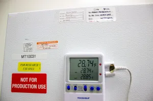 Kenmore 253.9261110 Upright Freezer with Mechanical Temperature Control and 4 Wire Shelves, 5 of 12
