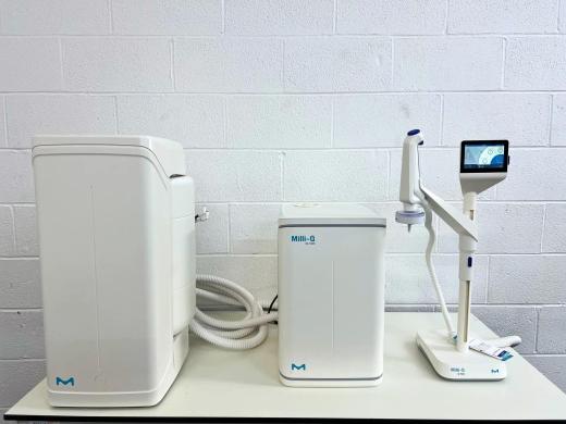 Millipore Milli-Q IQ 7005 Laboratory Water Purification System with 50L Storage-cover