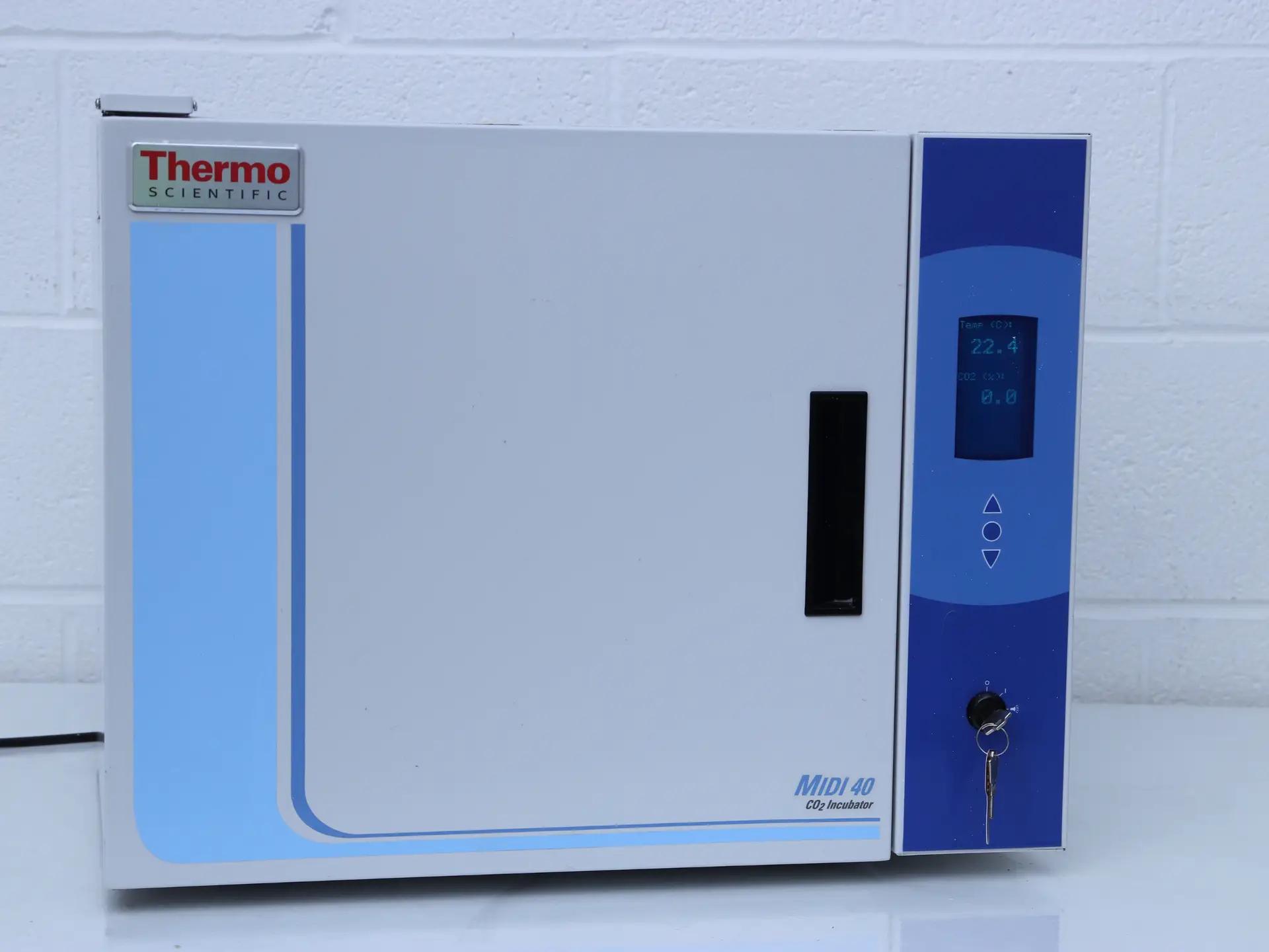 Thermo MIDI 40 CO2 Incubator with 40 L Capacity and Precise Environmental Control