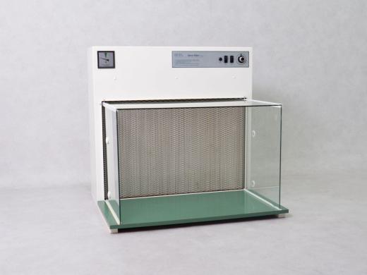 Spruyt Hillen HLF23a Laminar Crossflow Cabinet for Sterile Work Environments-cover
