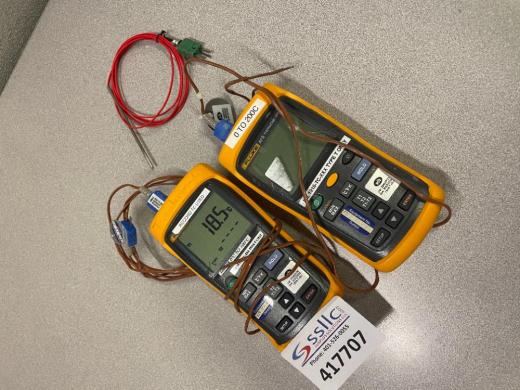 Fluke 521 Digital Thermometer with Type T Thermocouple Temperature Probes (Qty 2)-cover