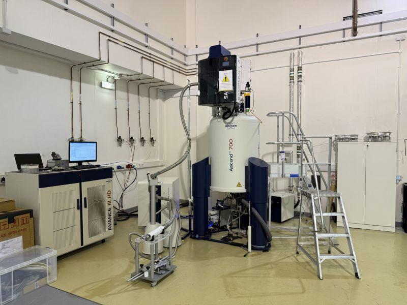 Bruker AVANCE III HD 700