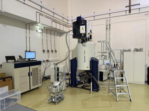 Bruker AVANCE III HD 700-cover