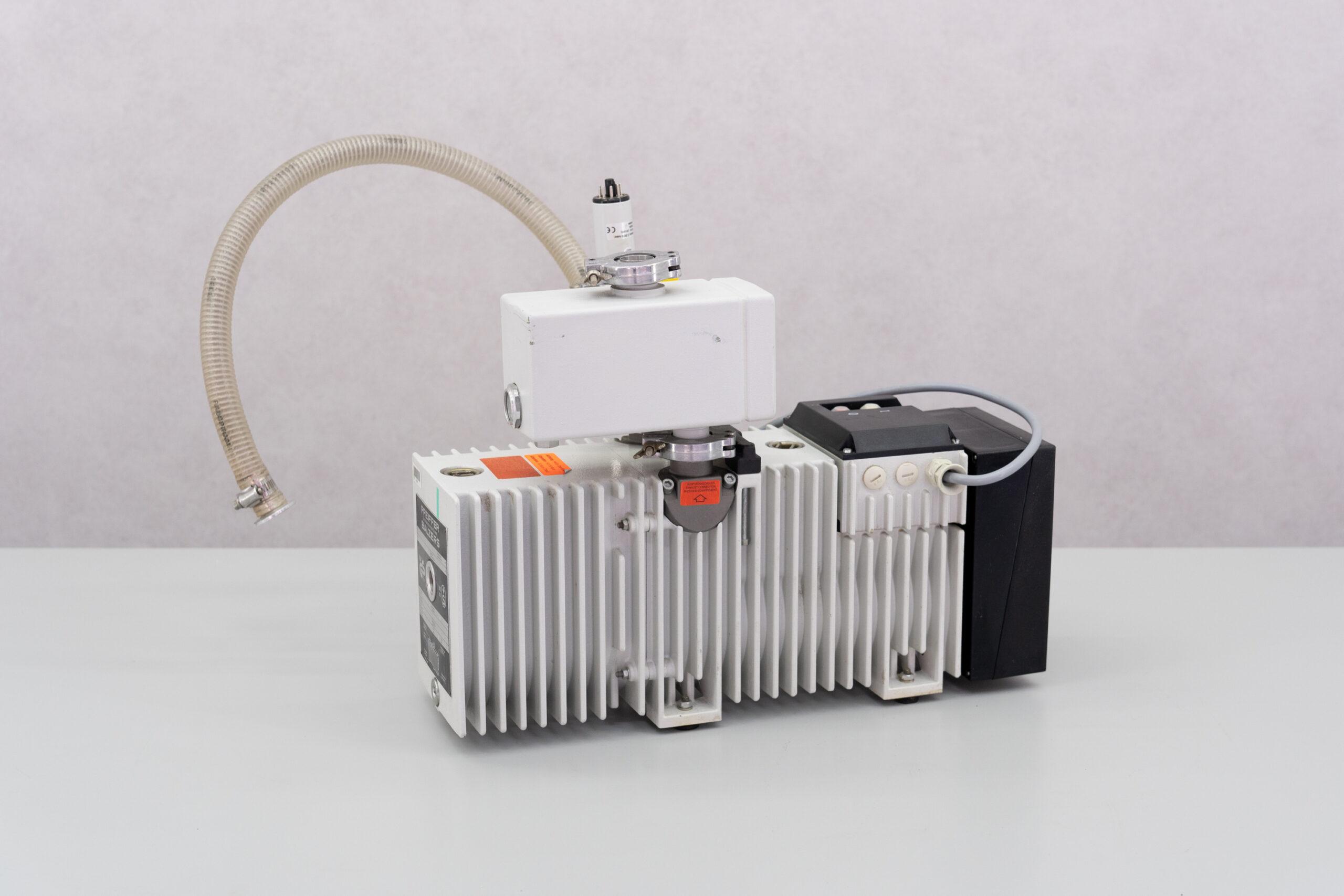Pfeiffer Balzers Duo 008B Double Rotary Vacuum Pump with Magnetic Coupling