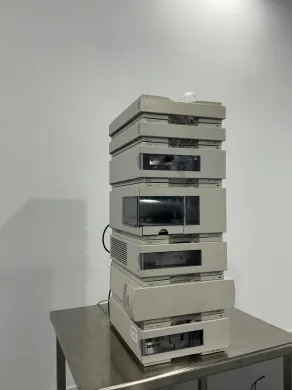 Agilent Technologies 1100 Series G1322A HPLC System with Quaternary Pump and Variable Wavelength Detector