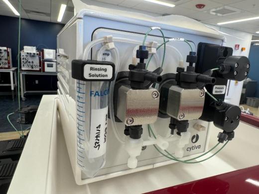 Cytiva AKTApure 25M Fast Protein Liquid Chromatography System with Fraction Collector F9-C-cover
