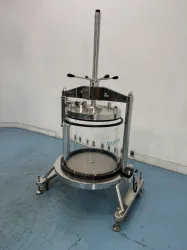 Millipore QuikScale 630 Manual Compression Preparative Chromatography Column, 3 of 4