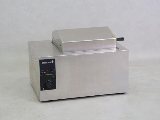 Memmert WB22 Laboratory Water Bath with Precise Temperature Control up to 100°C-cover