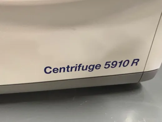 Eppendorf 5910R Refrigerated Benchtop Centrifuge for Temperature-Sensitive Sample Processing