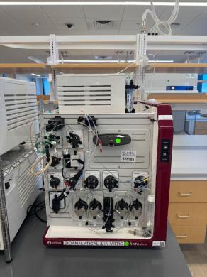 Cytiva AKTApure 25M Fast Protein Liquid Chromatography (FPLC) System with Fraction Collector F9-C-cover