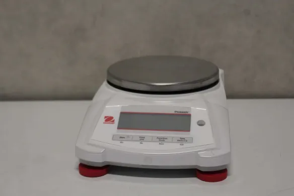 Ohaus Pioneer PX5202 Precision Electronic Balance with Semi-Automatic Internal Calibration