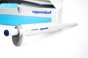 Eppendorf Reference 2 1-Channel Fixed-Volume Pipette 1000 µL, 4 of 4
