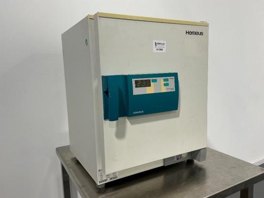 Kendro Heraeus Function Line Laboratory Oven with Digital Temperature Control-cover