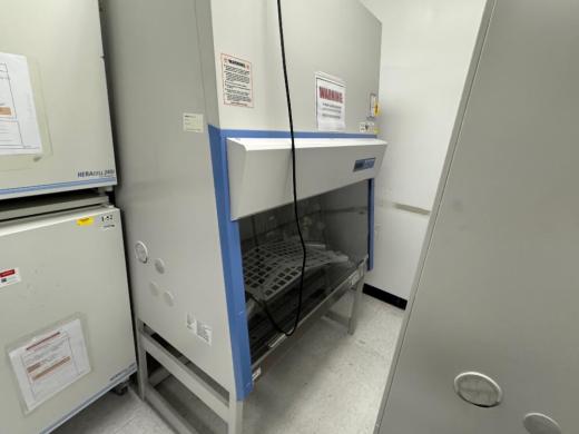 Thermo 1300 Series A2 4' Class II Biosafety Cabinet for Containment Workflows-cover
