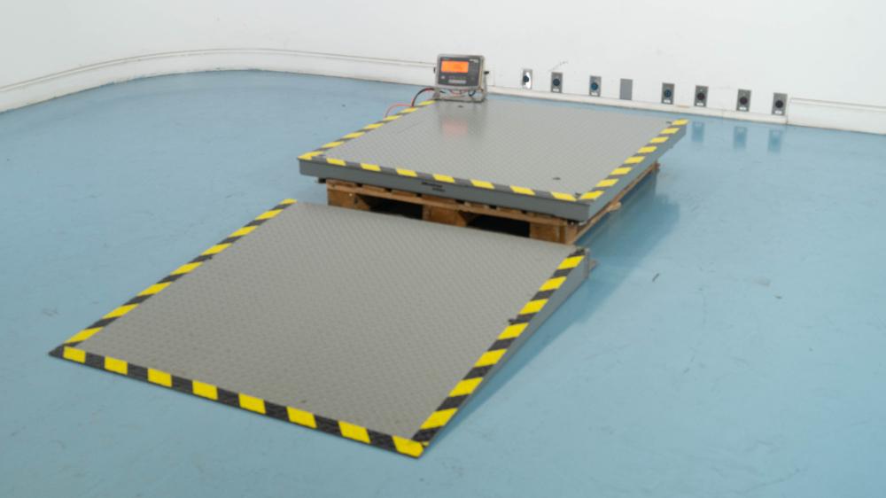 Minebea Intec 2500NN High-Capacity Industrial Floor Scale