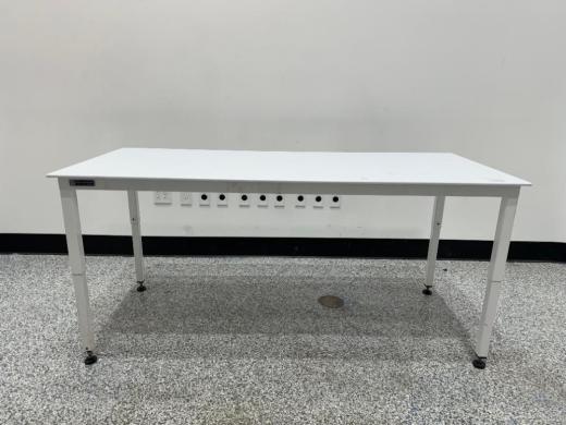 Terra Universal 6-Foot Laboratory Bench-cover