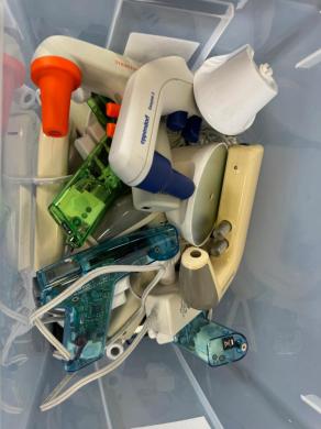 Assorted Handheld Pipette Controllers for Laboratory Liquid Handling-cover