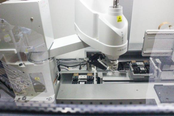 MGI MGISTP-7000RS Automated Sample Transfer Robotic System with Integrated Barcode and Liquid Handling-cover