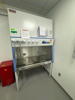 Thermo 1300 Series A2 4-Foot Biosafety Cabinet for Laboratory Use-cover