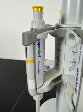 Eppendorf Research Plus Single Channel Adjustable Volume Pipettes Set with Rotating Stand-cover