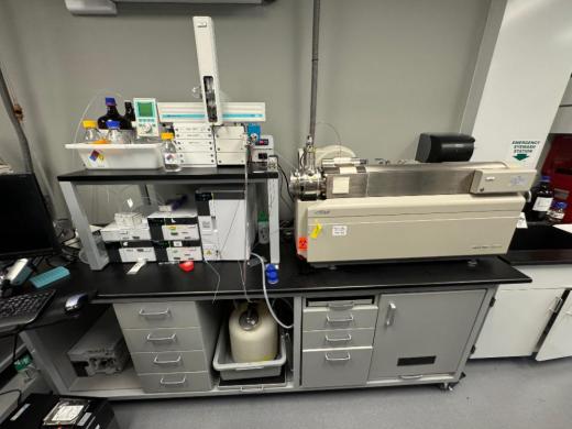 AB Sciex 4000 Q TRAP Hybrid LC-MS/MS System for Quantitative and Qualitative Analysis-cover