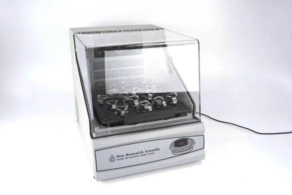 New Brunswick Eppendorf Excella E24 (Innova 40) Incubator Shaker M1352-0002