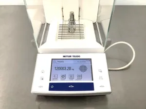 Mettler Toledo XS105 Analytical Balance with 0.01 mg Readability and 120 g Capacity, 5 of 11