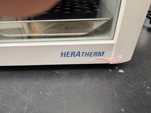 Thermo Scientific Heratherm IMC 18 Benchtop Laboratory Incubator-cover