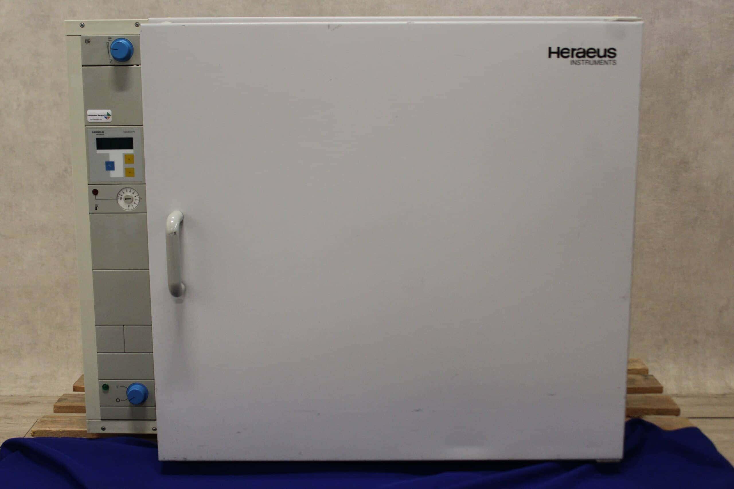 Heraeus B6120 Laboratory Incubator