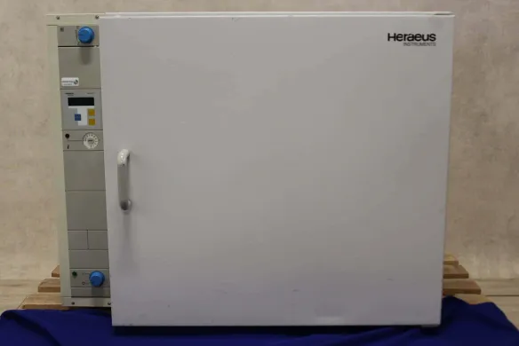 Heraeus B6120 Laboratory Incubator