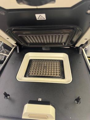 Bio-Rad C1000 Touch Thermal Cycler with CFX96 Optics Module for Real-Time PCR-cover